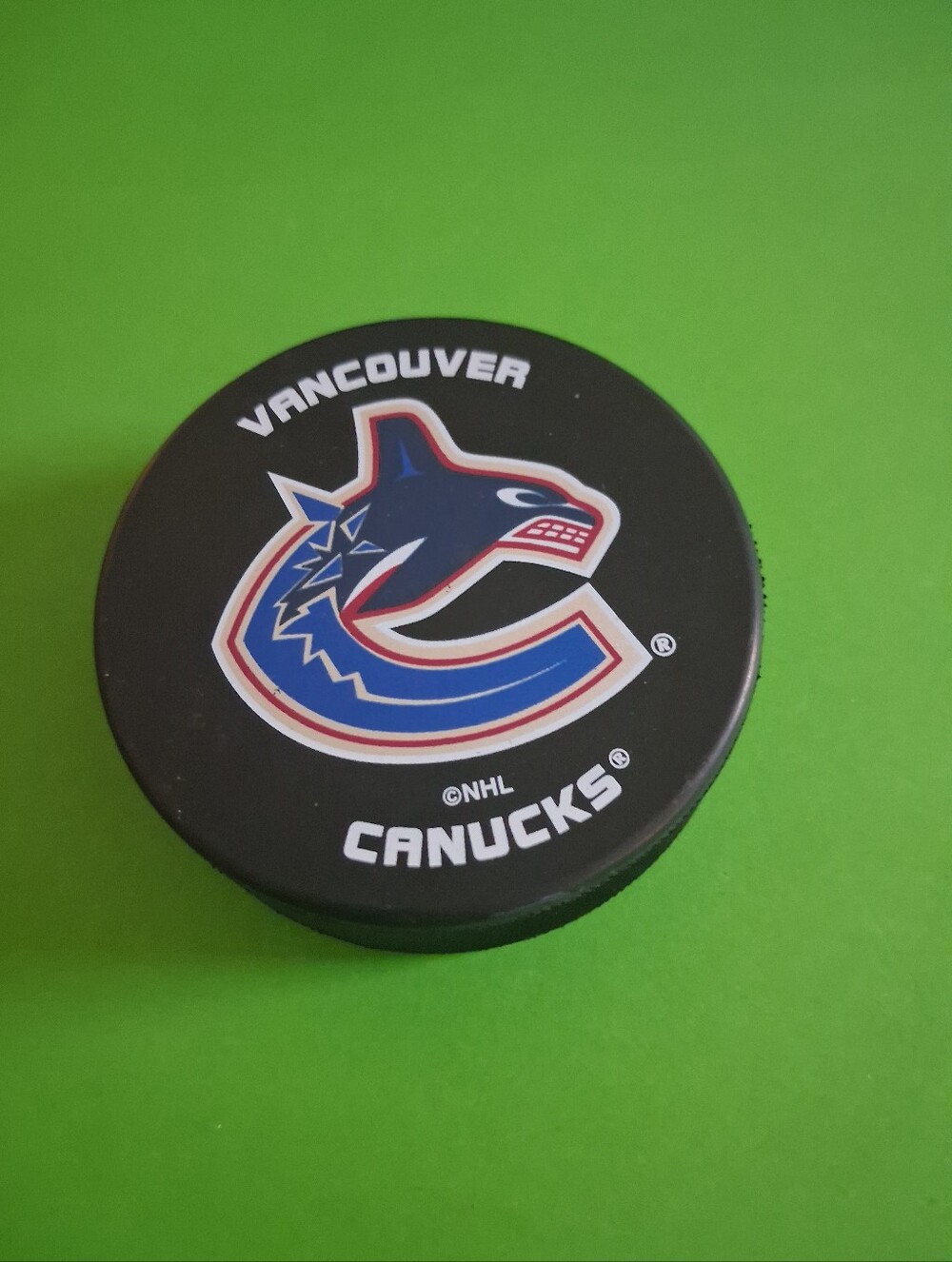 Inglasco Official Nhl Vancouver Canucks Vintage Puck